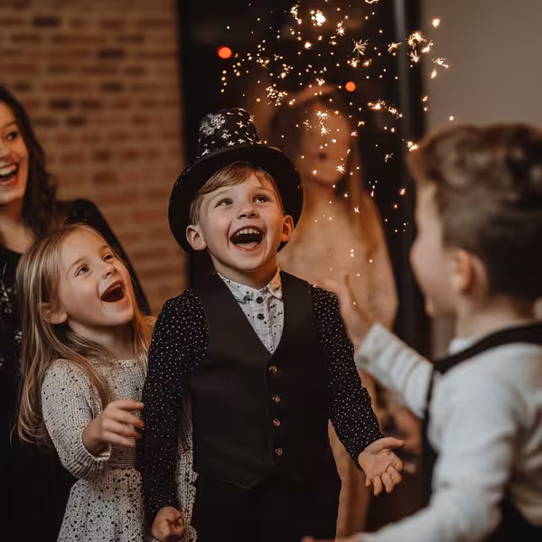 Sretna djeca na rođendanu